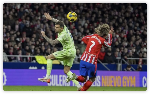 费兰双响亚马尔世界波 巴萨让二追四4-2逆转马竞